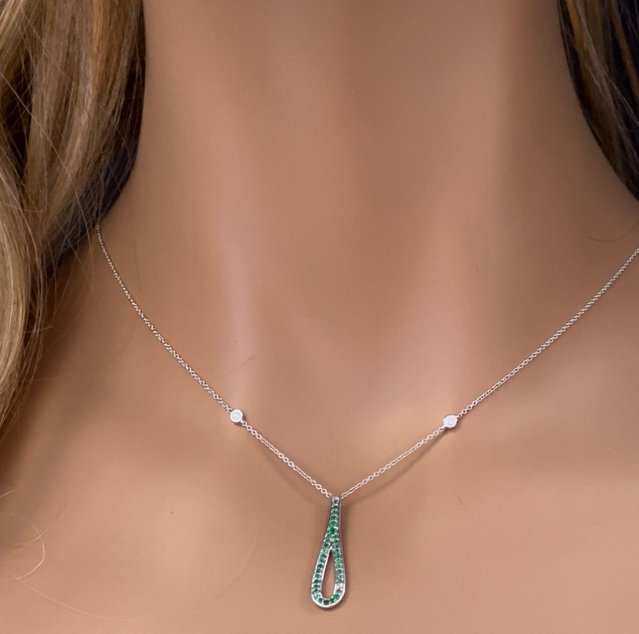 Muse Jewelry .26ct G SI 14K White Gold Diamond & Emerald Gemstone Pendant Necklace 16" + 2" Ext.