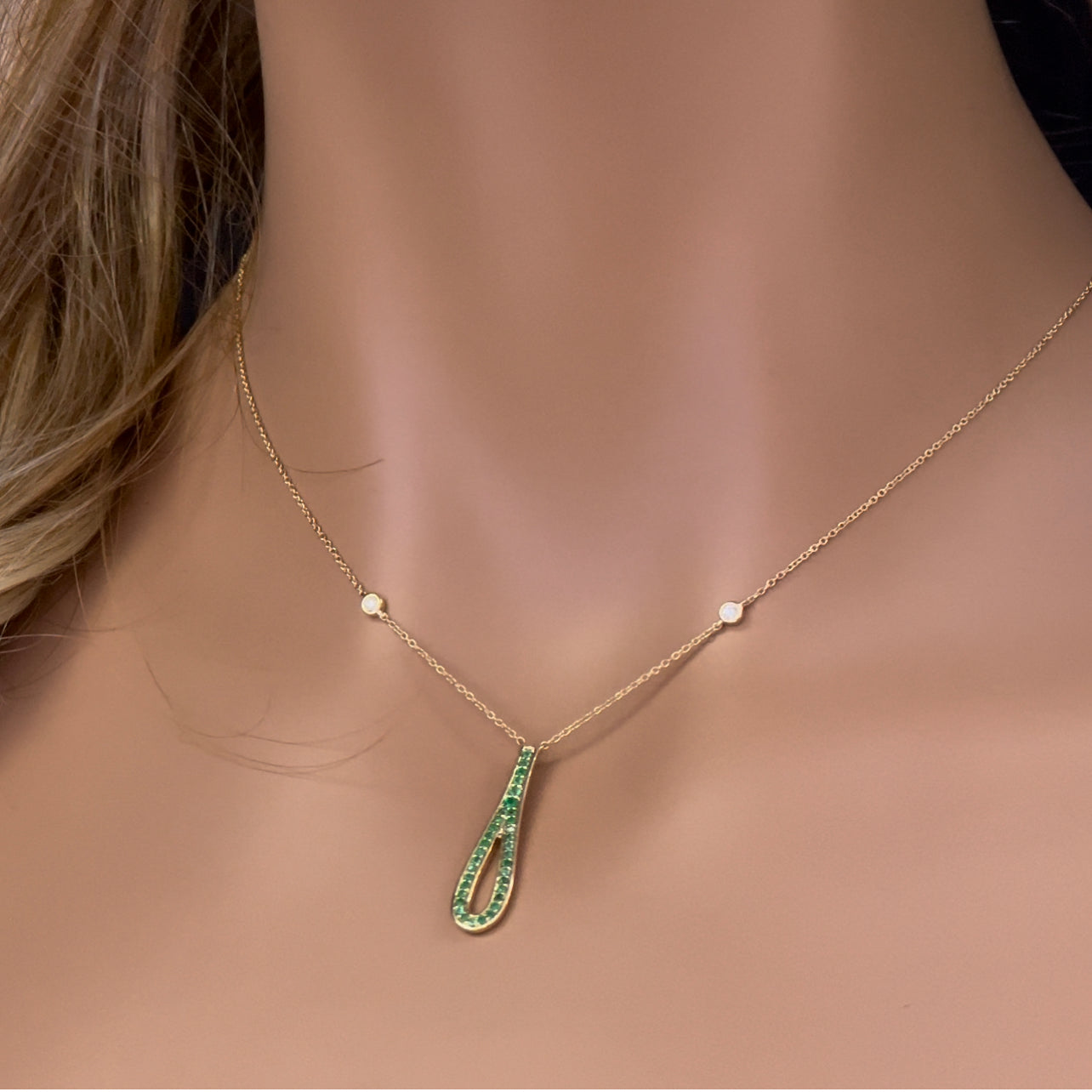 Muse Jewelry .26ct G SI 14K Yellow Gold Diamond & Emerald Gemstone Pendant Necklace 16" + 2" Ext.